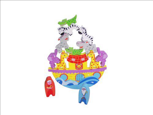 אוניית עץ עם חיות