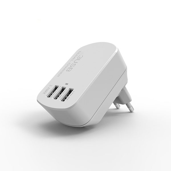 מתאם תקע חשמל אוניברסלי