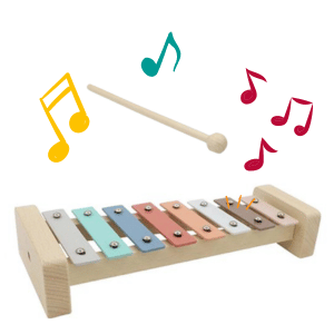 קסילופון מעץ לפעוטות בצבעי פסטל מוקף בצלילים