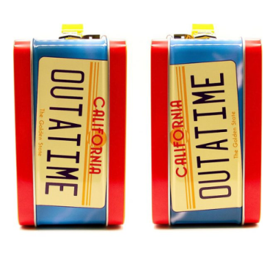 קופסאת אוכל "בחזרה לעתיד" מהצד, לוחית רישוי outatime