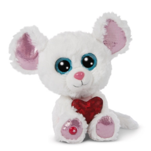 בובת עכבר פרוותית לבנה מחזיקה לב