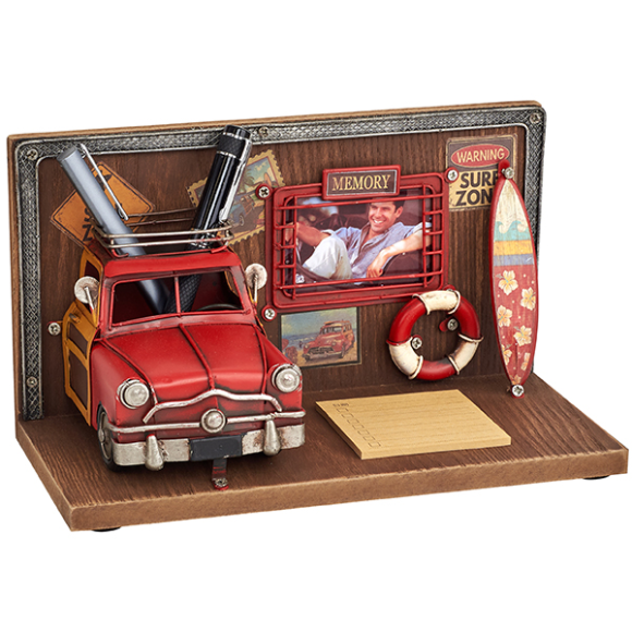 מעמד שולחני רטרו עם מכונית אדומה